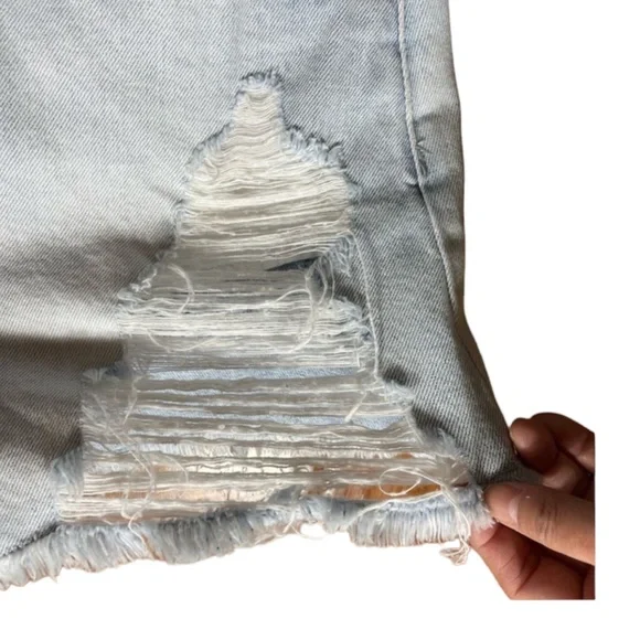 NWT Blank NYC “The Barrow” High Rise Destructed Denim Shorts (K ) - Picture 13 of 14